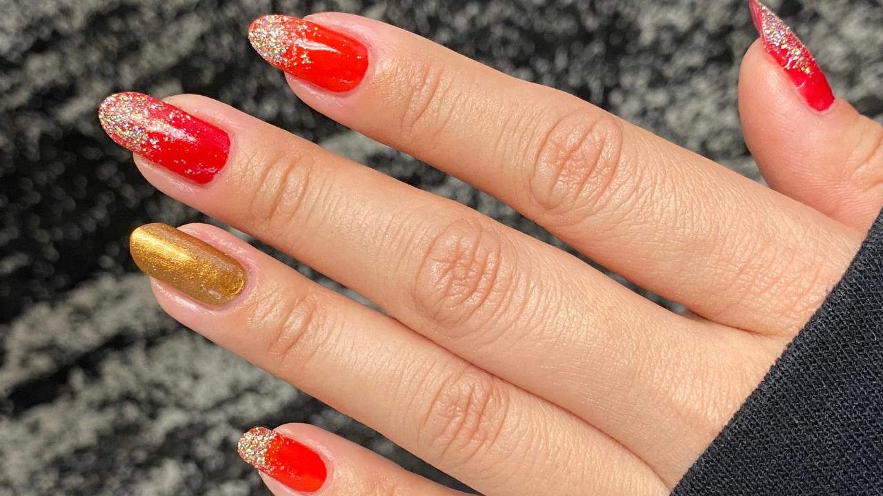 16 Beautiful Red and Gold Nails to Try in 2024 - Zohna