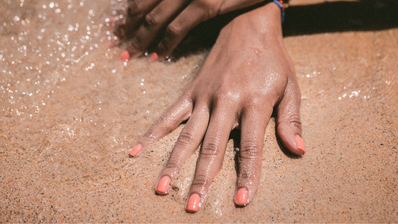 The best end of summer nail colors, according to manicurists
